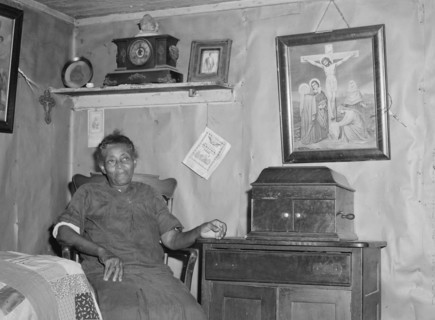 Mrs. Louise Dyson, wife of FSA borrower. She is the mother of fifteen children.  1940
