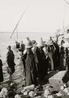 Native women with jars carrying water from the Nile 1910