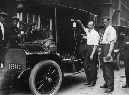 Insp. Walsh condemning taxicab 1913