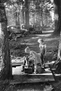 Bean Picker Children 1939