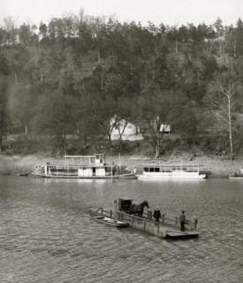 Primitive ferry, High Bridge, Ky. 1907