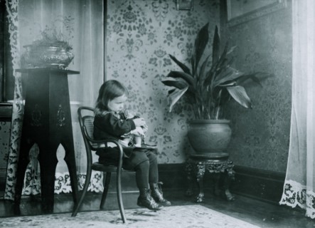 Putting a Campbell Kid to sleep. 1912
