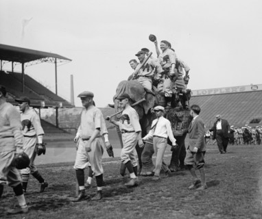 Republican baseball team with Elephant 1926