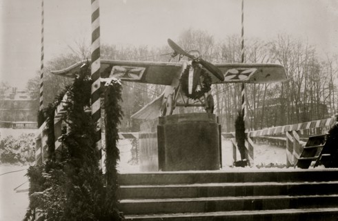 Taube Memorial, Gotha