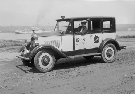 Cabbie Marked with a Luxor shield