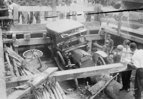 Taxicab Falls into New York's 7th Avenue Subway Excavation