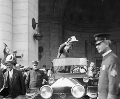 Teddy Roosevelt arriving by car at Union station, DC  1919