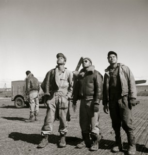 Ground crew sweats in a mission 1945