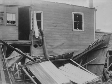 Von Spreckelson Mill blown up by dynamite as Telephone building was blown up in Indianapolis because of labor violence 1909