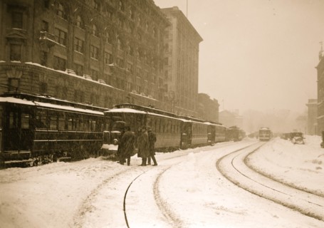 Washington DC Blizzard in 1922, Trolleys all stuck and lined up 1922