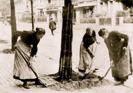 Women in War-time, Berlin