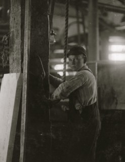 Young boy running machine in Vermont Marble Co., Centre Rutland, VT 1910