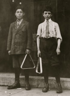 Young Girls (not the youngest) working in Peters Shoe Co., De Soto, Mo.  1912