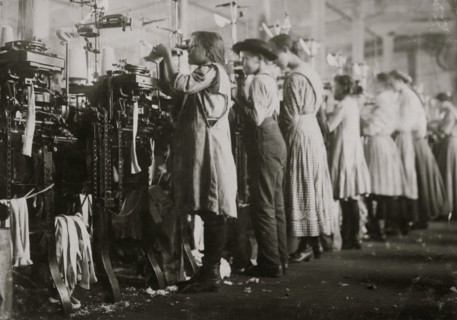 Young knitters in the Loudon Hosiery mills. 1910