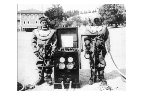 Divers at the Imperial Navel Academy 1888
