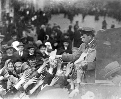 Distribution of revolutionary newspapers in moscow, ussr, feb, 1917.