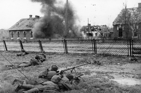 World war 2, battle of stalingrad, soviet soldiers fighting on the city outskirts, december 1942.