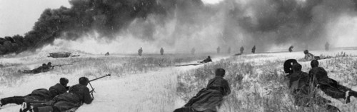 World war 2, battle of stalingrad, red army soldiers attacking under cover of a smoke screen northwest of stalingrad, december 1942.
