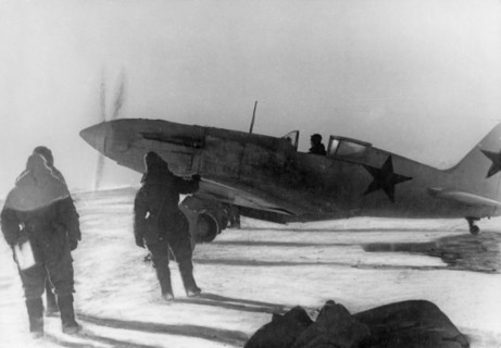 World war 2, soviet air force mikoyan-gurevich mig-3 (i-18) fighter in winter camouflage during the defense of moscow, 1942.
