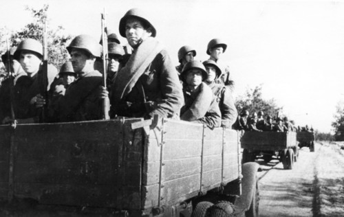 Motorized infantry on the way to advanced lines in june 1943.