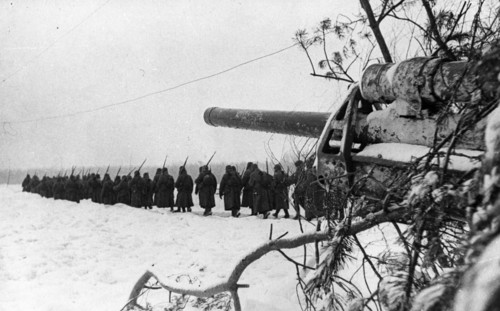 World war 2, fresh combat elements formed in moscow, moscow units of red army move to the front in 1941.