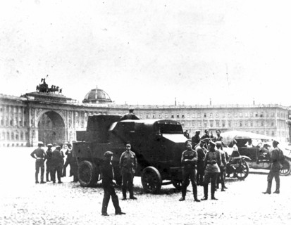 Troops of the provisional government on palace square in petrograd ( st, petersburg ), july 1917.
