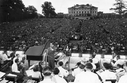 The polish ensemble 'blue jazz', conducted by richard damrosh and featuring pianist brigida shimlovska, performing gershwin's rhapsody in blue in the green theater of the gorky central park of culture...