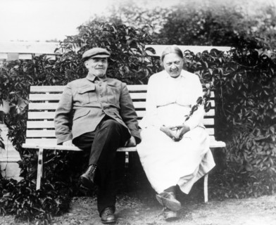 Lenin and krupskaya at gorki, moscow region, in august 1922.