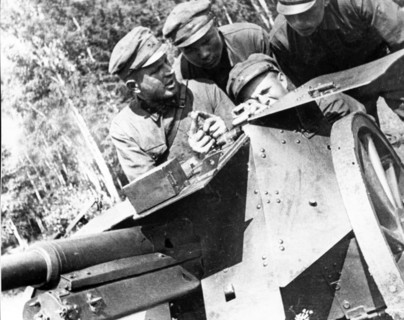 Soviet gunners studying a new anti-tank artillery gun, 1933.