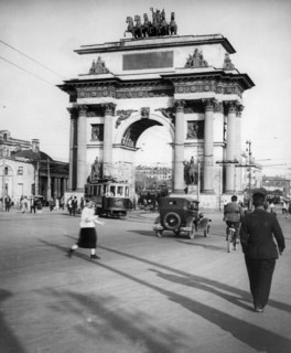The arch of triumph on kutuzovskiy prospect in moscow, 1934.
