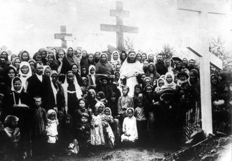 The widows and children of the massacred lena goldfield workers at a funeral service at the common grave in 1912.