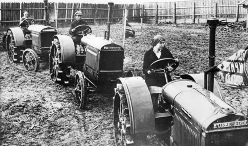 Bejetzk district, moscow province, bejetzk machine and tractor station that serves collective farms by renting them machinery and giving advice on crops, (late 1920s/early 1930s) .