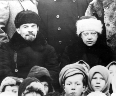 Lenin and krupskaya at the celebration marking the opening of the kashino power plant on november 14, 1920.