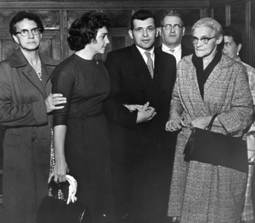 U2 spy plane pilot francis gary powers (center) with his wife (left), parents and other relatives during his moscow trial, august 1960.