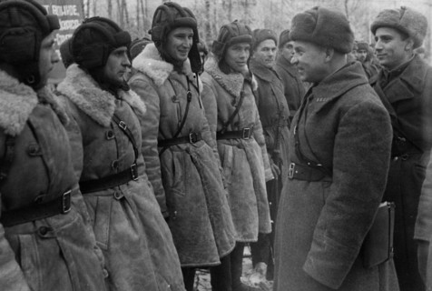 World war 2, hero of the soviet union, colonel lizyukov, commander of the 1st moscow guards motorized infantry division, speaking with tankists.