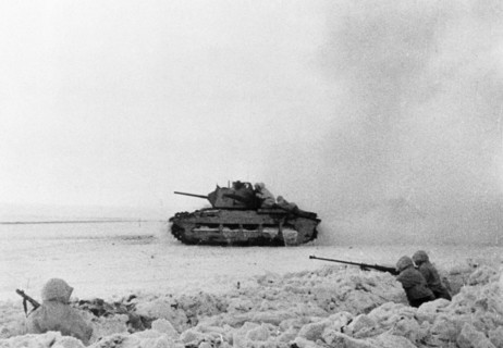 A british tank manned by red army soldiers advancing on the enemy during world war 2, an anti-tank rifle crew is in the trench (right).