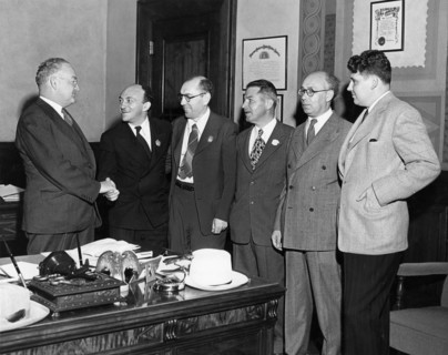 Mayor fletcher bowron of los angeles (left) meeting with professor solomon mikhoels and lt, colonel itzik feffer, officers of the jewish anti-fascist committee, during their fund-raising trip to the u...