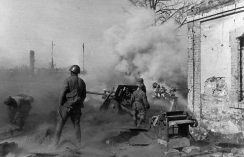 World war 2, battle of stalingrad, a soviet artillery crew firing at the enemy, november 1942.