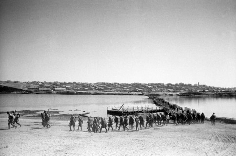 Stalingrad, september 1942, the crossing of the akhtuba river, volga’s left branch, world war two.