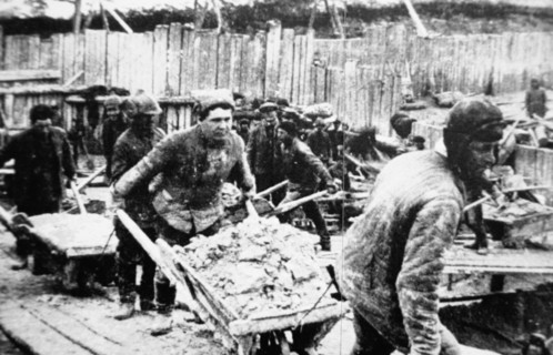 Deported peasants and political prisoners used as slave labor to build the white sea - baltic canal (belomarkanal) in northern european russia, ussr, 1932.