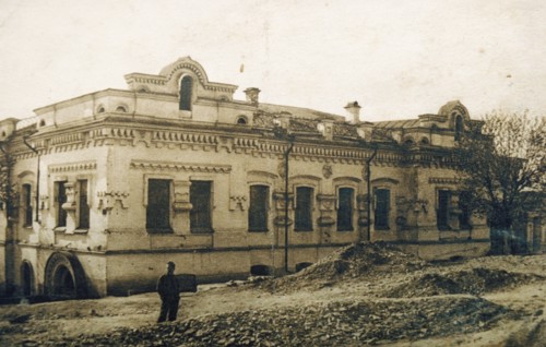 A 1928 photo of the ipatiev house in yekaterinburg (sverdlovsk) where tsar nicholas ll and his family were executed in 1918.