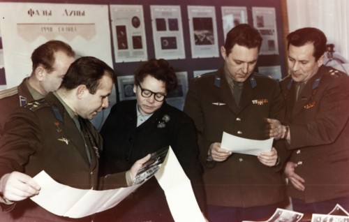Yuri gagarin and other soviet cosmonauts examining the first pictures of the moon taken by the luna 1 space probe (lunik) in 1961.