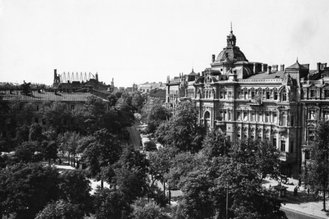 Sadovaya (orchard) street in odessa, ukrainian ssr, late 1940s.
