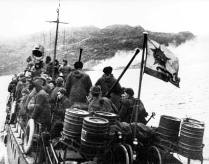 A landing force of marines of the northern fleet sails for the operation which ended in liberation of the town pechenga, murmansk region on october 14, 1944.
