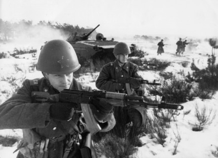 Mechanized rifles, sgnts a, shilkin (left) and n, lapko assault maneuvers, march 1987.