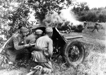 Soviet troops duing a combat action to the south-east of the city of vitebsk, byelorussia, 1944.