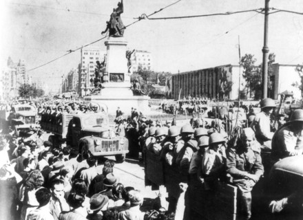 World war 2, red army troops enter bucharest in august 1944.