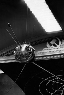 A replica of the soviet space probe luna-1 (lunik) on diplay at the ussr academy of sciences in 1959, i t was the first space craft to escape earth's orbit.