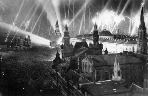 Fireworks over the kremlin in moscow during the massive ve day celebration at the end of world war 2, may 9, 1945.