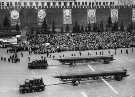 Sandal (ss-4) missiles at a 1961 may day parade in red square, moscow, ussr, the ss-4 is a single-stage, liquid-fuel irbm with a choice of nuclear or conventional warheads and a range of 1,100 miles, ...